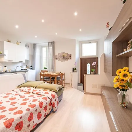 Sunflower - Modern On Maggiore Apartamento