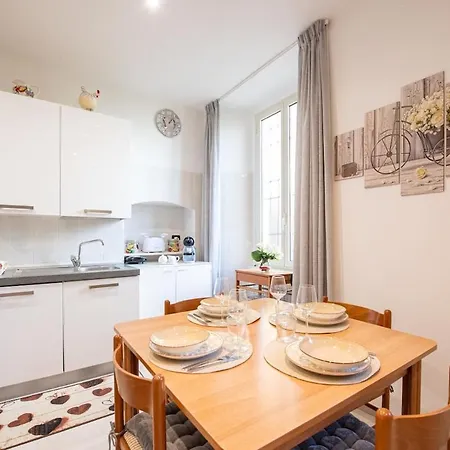 Apartment Sunflower - Modern On Maggiore